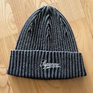 BRAND NEW SUPREME BEANIE